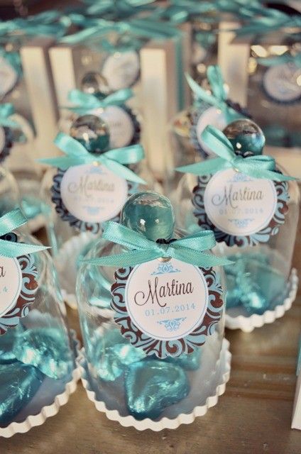turquesa frasco con chocolates de corazones idea de Recuerdo para Bautizo de niña azul 